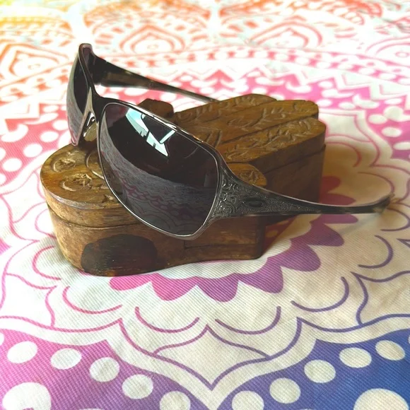 Retro Oakley Sunglasses [floral inlay pattern] Custom Oakley with personalized etching - - - - #oakley  main image 2